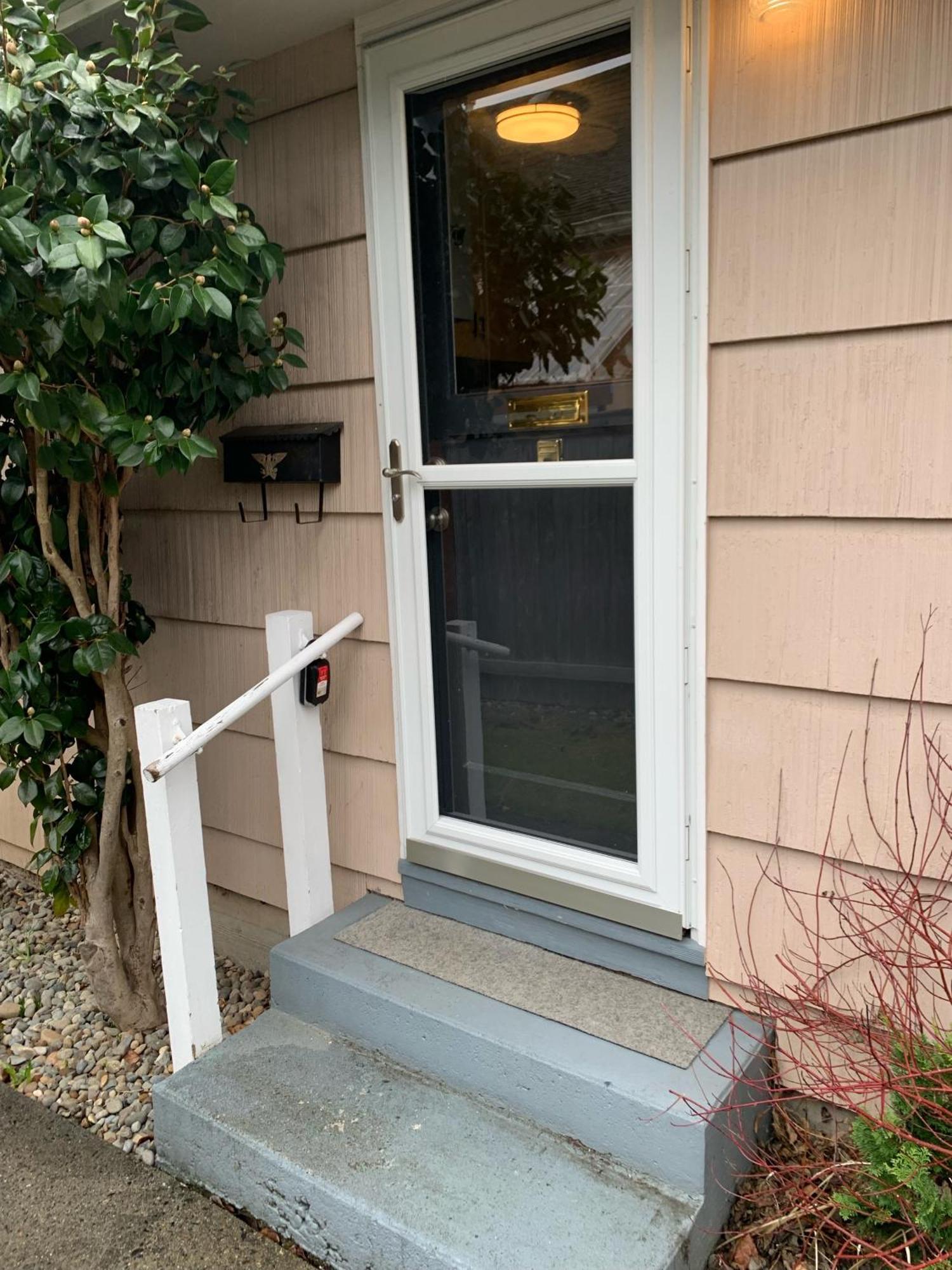 Emily's Escape Ac Smart Tv And Covered Parking Apartment