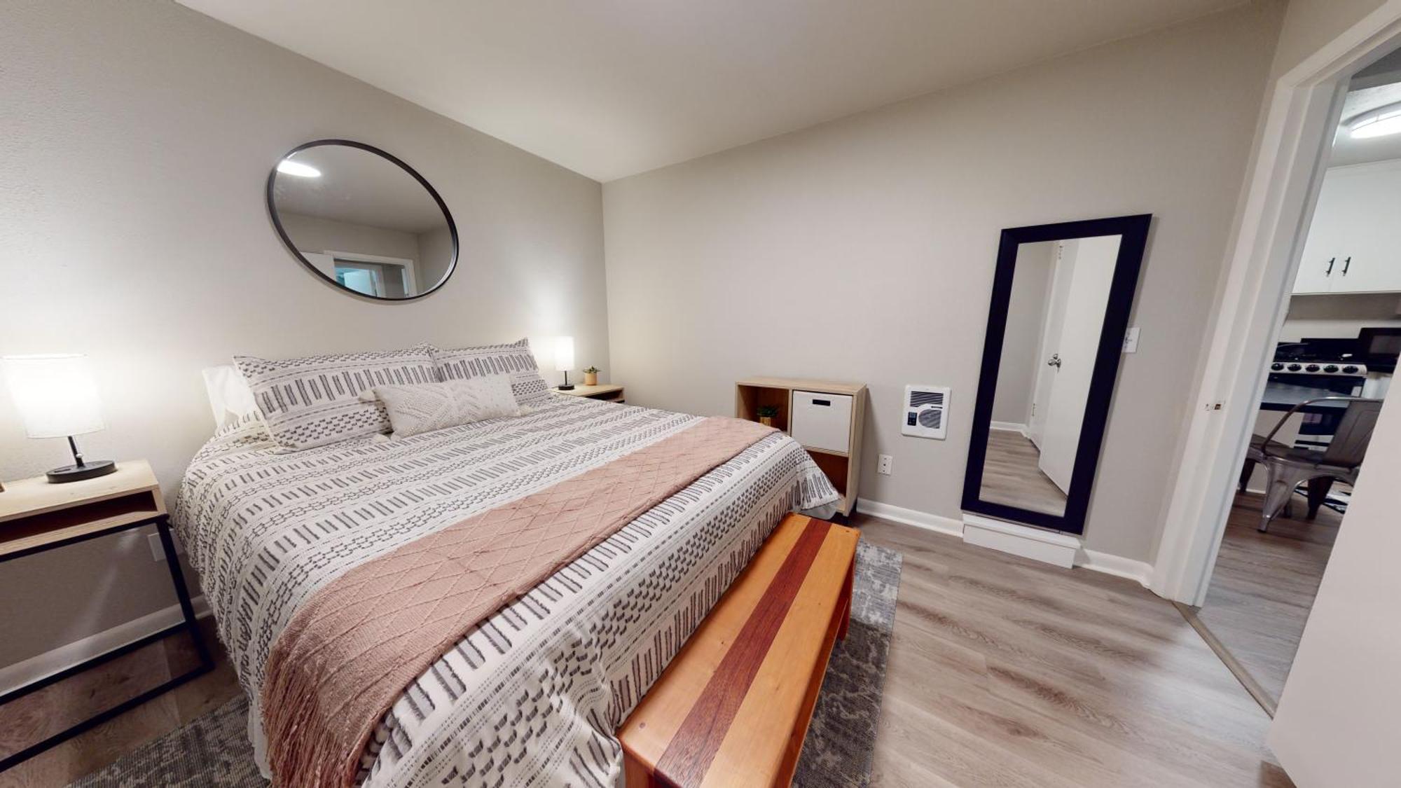 Emily's Escape Ac Smart Tv And Covered Parking Apartment *